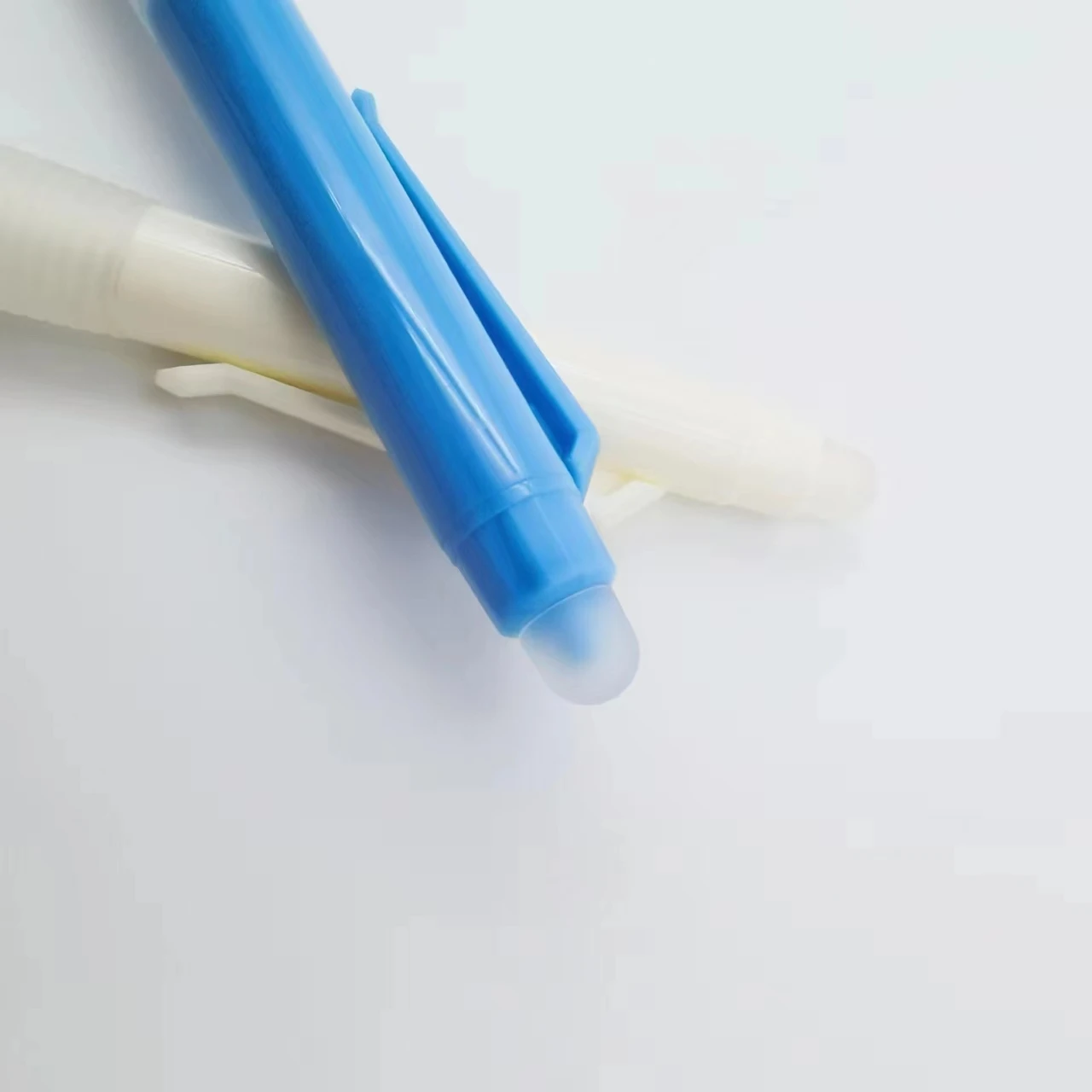 China Supplier Customized Solid Color Erasable Gel Ink Pen Comfortable Grip And Eraser Design For Work Study