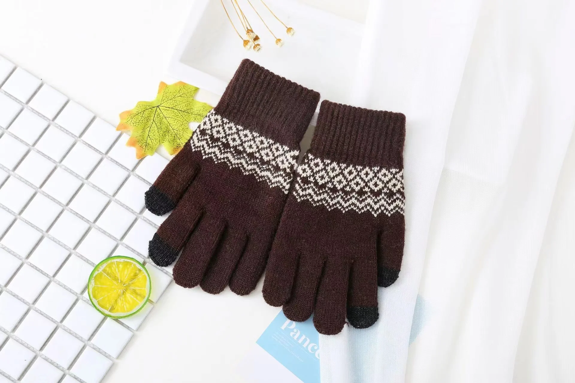 Customized Jacquard Windproof Touch Screen Winter Gloves Unisex Knitted Gloves