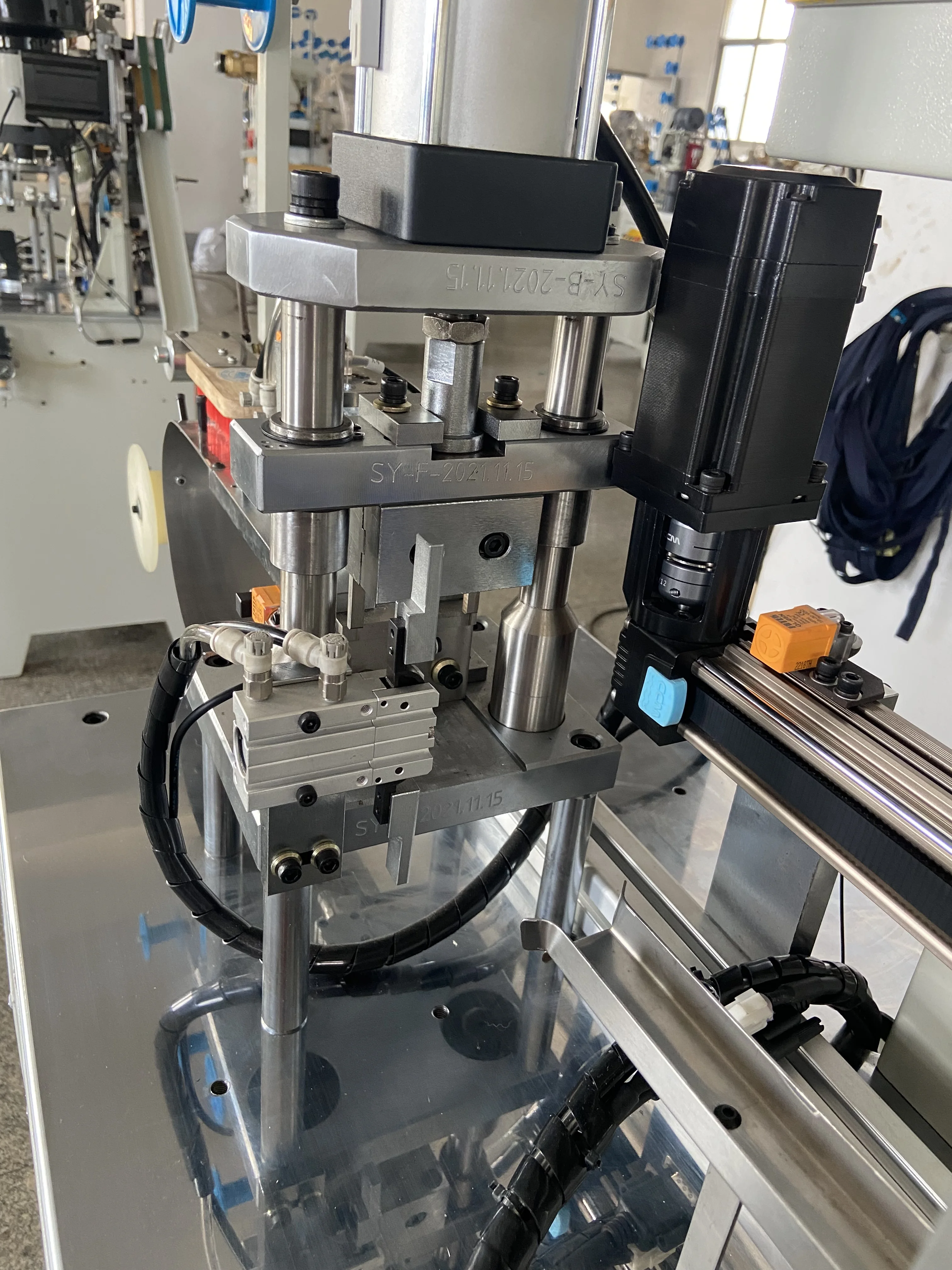 best china manufacturer clothes zipper machine custom auto aclinic cutting machine wholesale nylon zipper machines