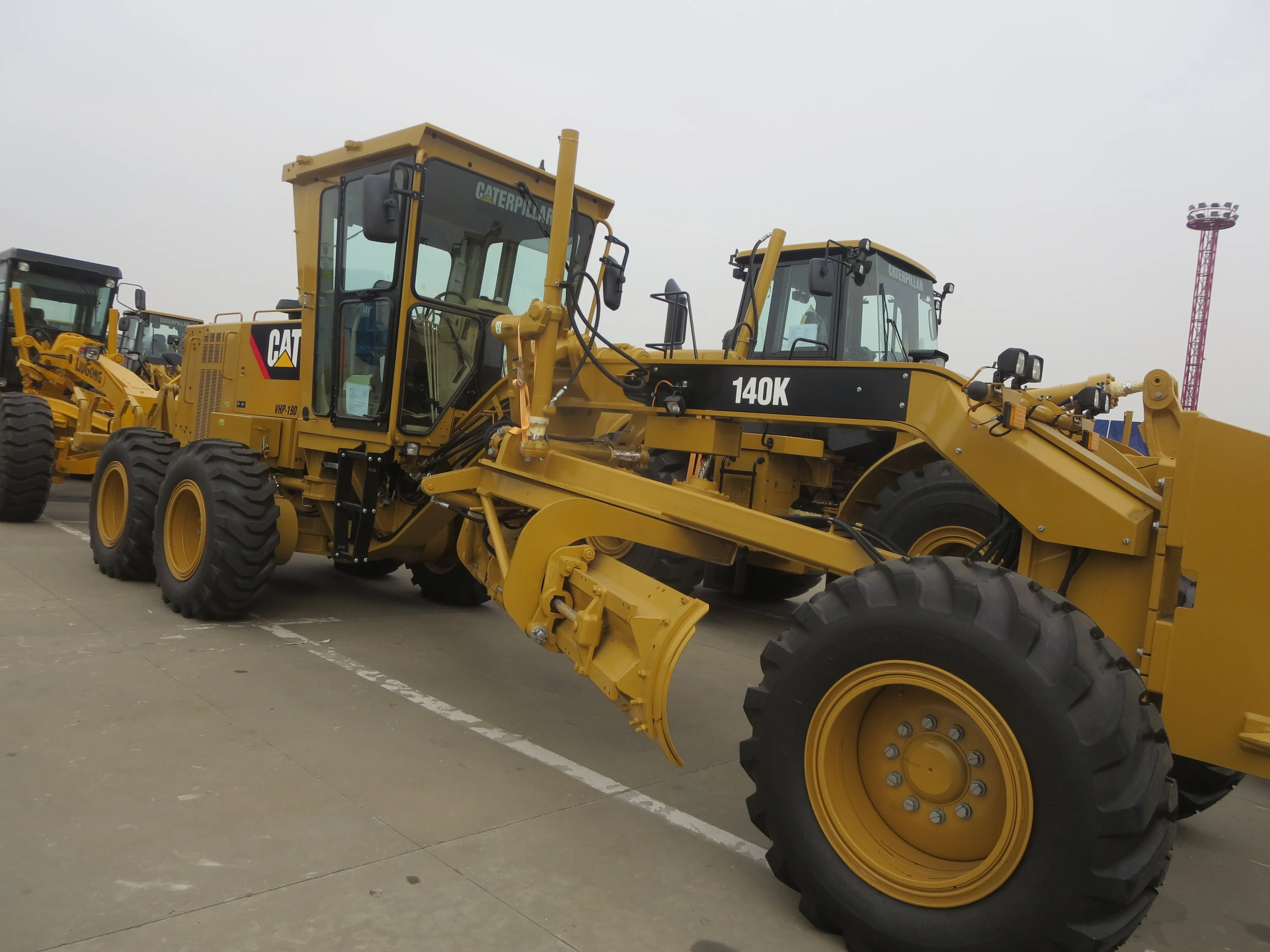 Brand new USA made original Caterpillar 140k motor grader, road construction tractor with blade and fork 140K new