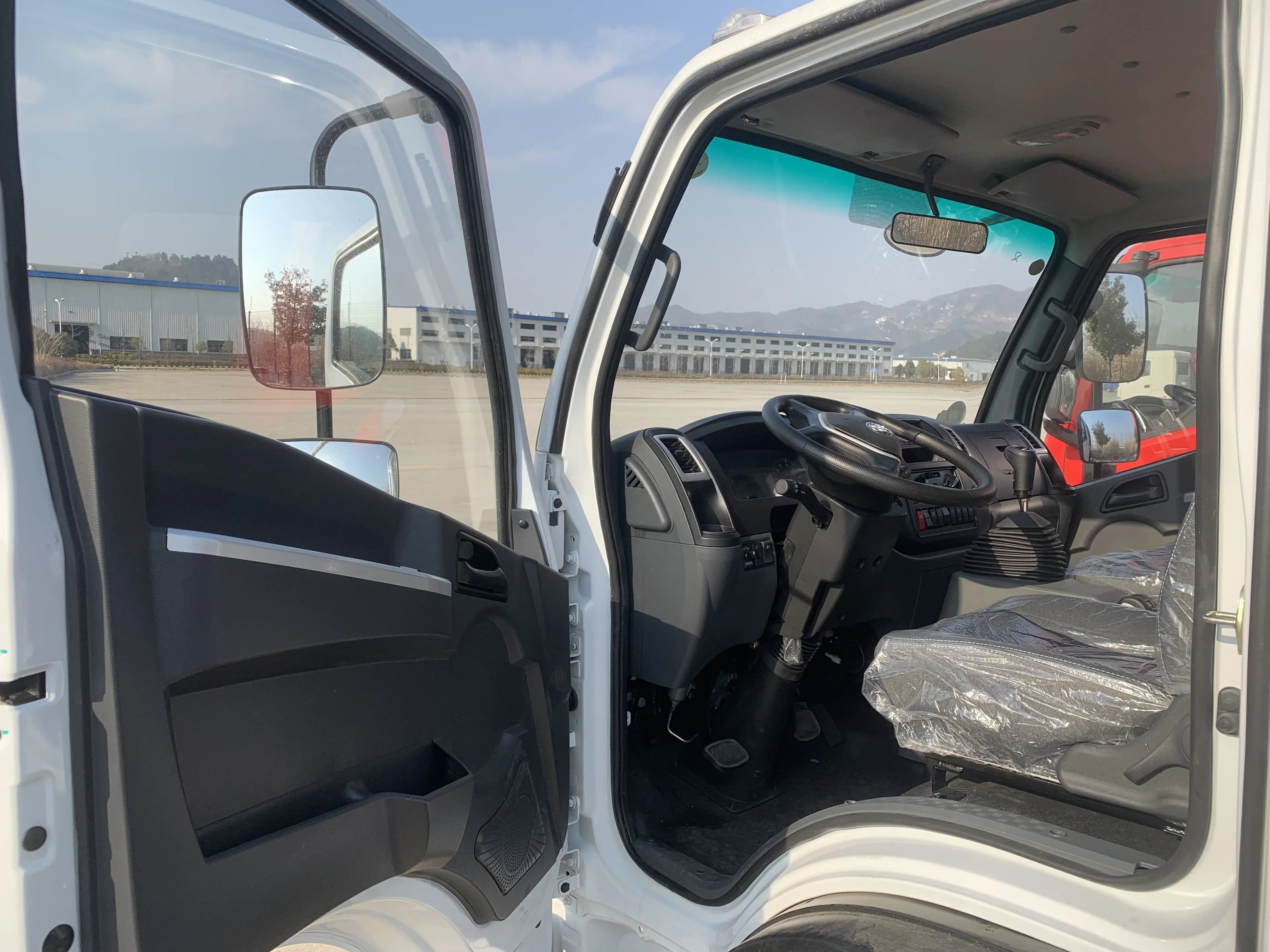 Tri-Ring Factory Direct New Diesel Manual Transmission Water Bowser Truck Urban Dust Control Road Spray Sprinkler