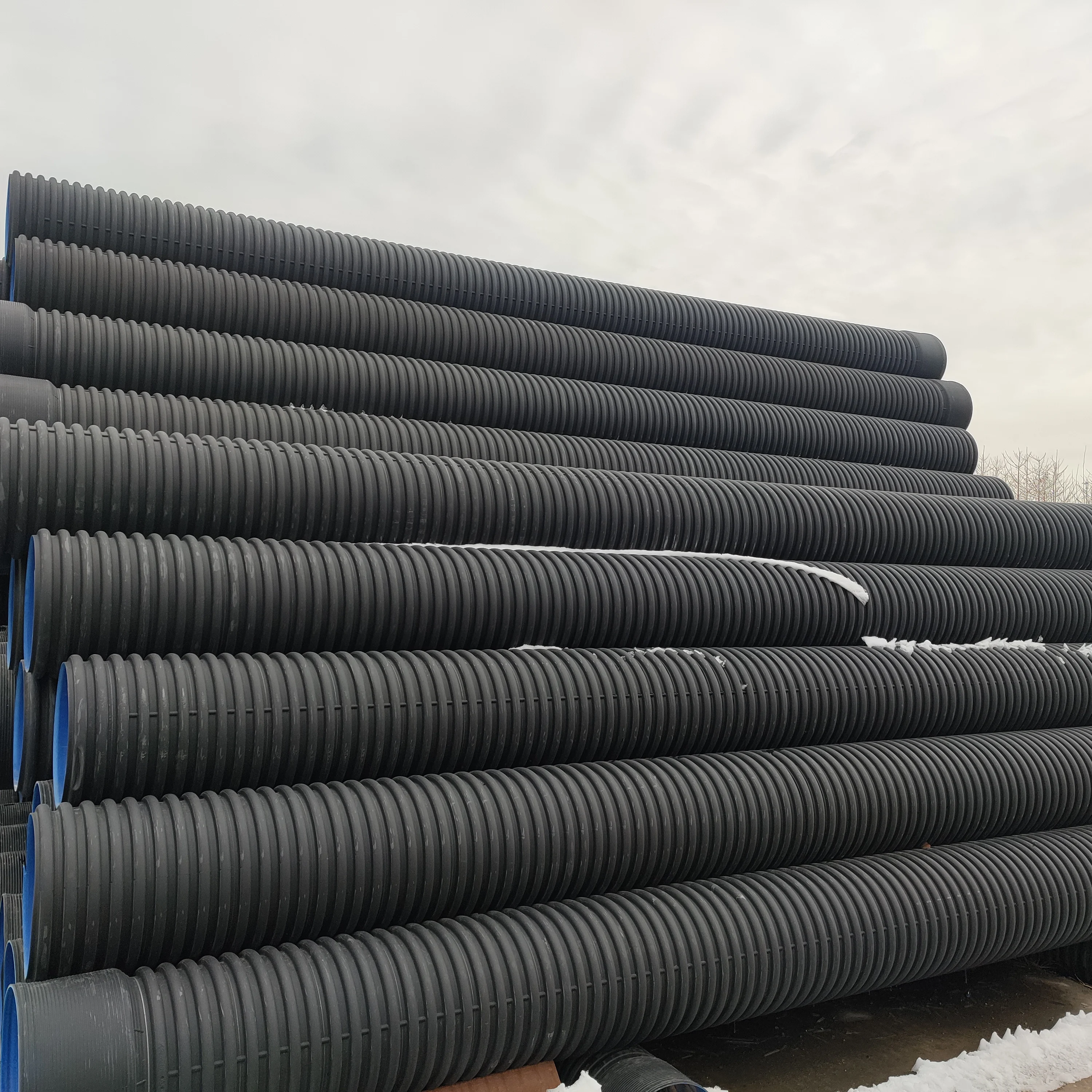 SN4 SN8 SN16 18 дюймов hdpe двухслойная гофрированная полиэтиленовая дренажная труба dwc пластиковая водопропускная