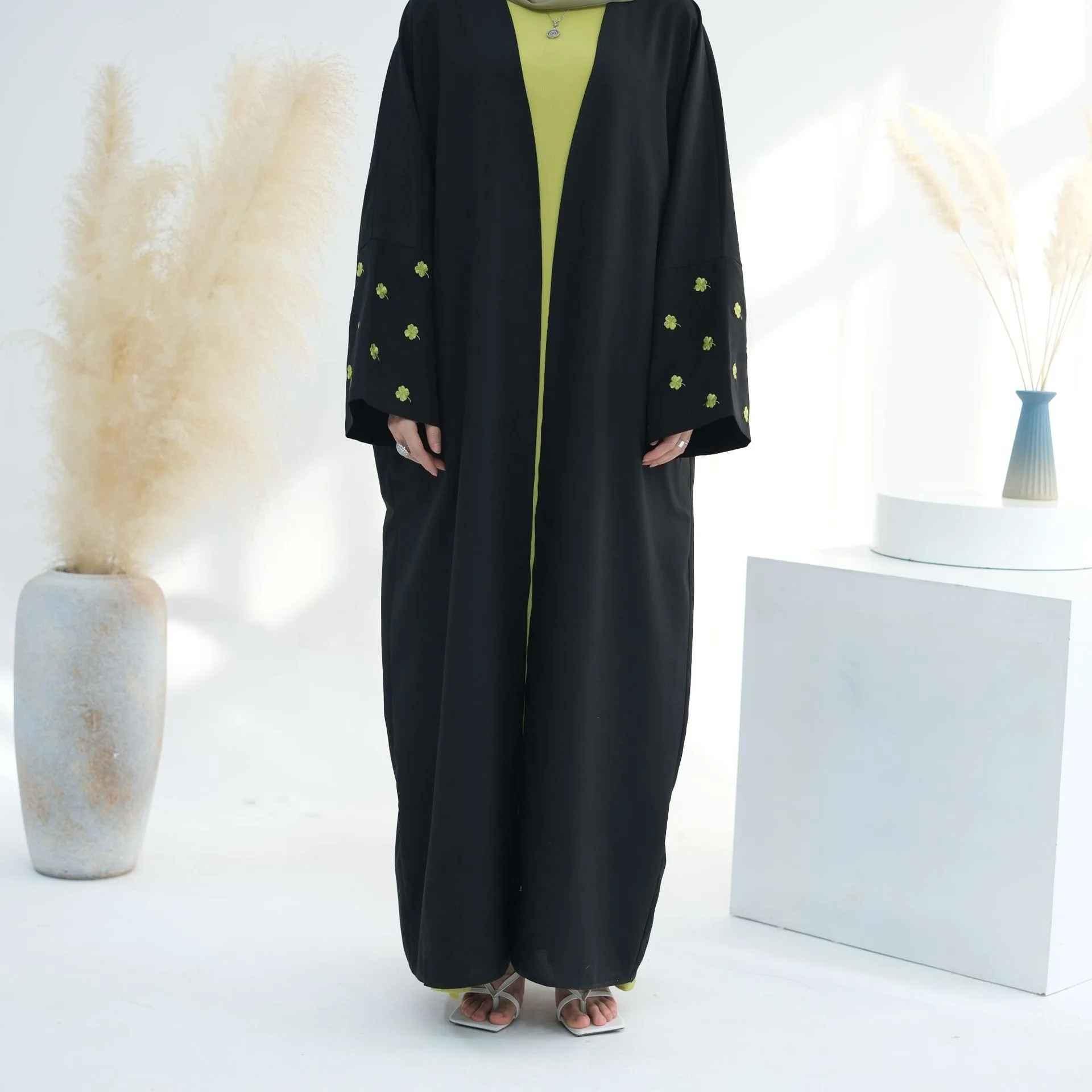 2023 New Designs Abaya Turkey Dubai Islamic Clothing Elegant Cardigan Embroidered With Four Leaf Clover