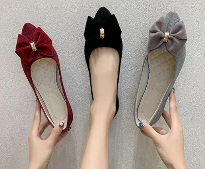 2022  Girls Loafers Fashion Flat Plus Size Work Shoes New Style Women British Style Pointed Toe Slip-on Flat Shoes Suede