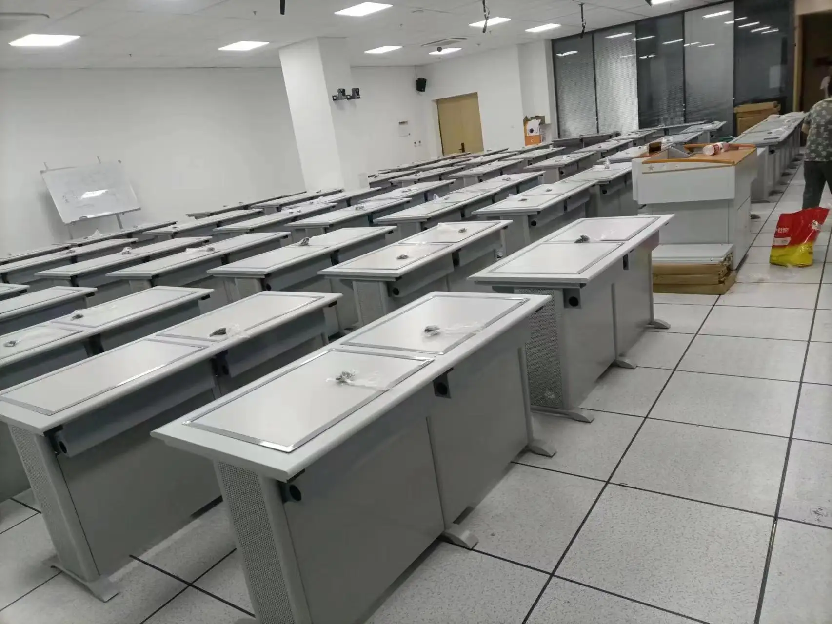 Китайский производитель оптовая продажа компьютерная лабораторная мебель Двухместный откидной компьютерный стол для студентов школьная
