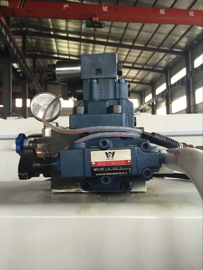 Aluminum flexible 250 ton press brake, 3000mm steel bending machine from Tengzhong Top sales