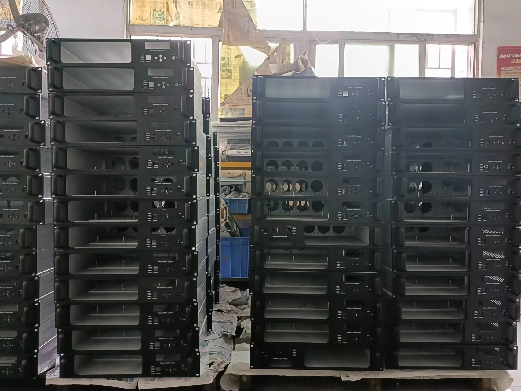 Изготовленные на заказ корпуса для электронных приборов из листового металла 1U2U корпус серверных шасси производство изделий