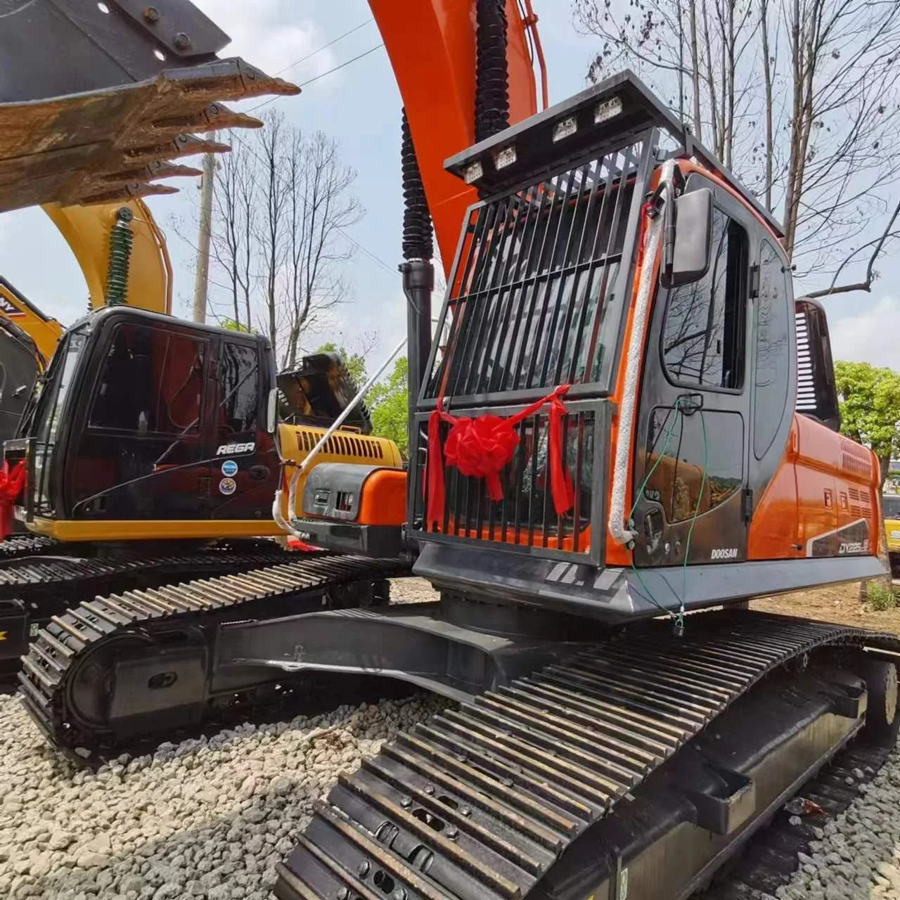 22 5 тонн гусеничный экскаватор Doosan225 Подержанный станок оригинальная краска дешевая цена использованные экскаваторы