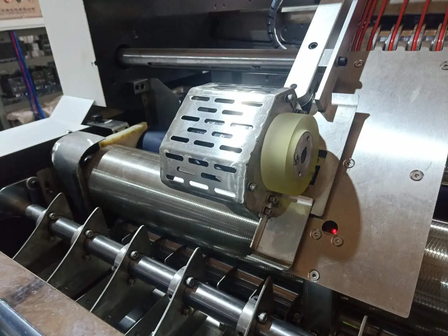 Автоматическая машина для ламинирования картона