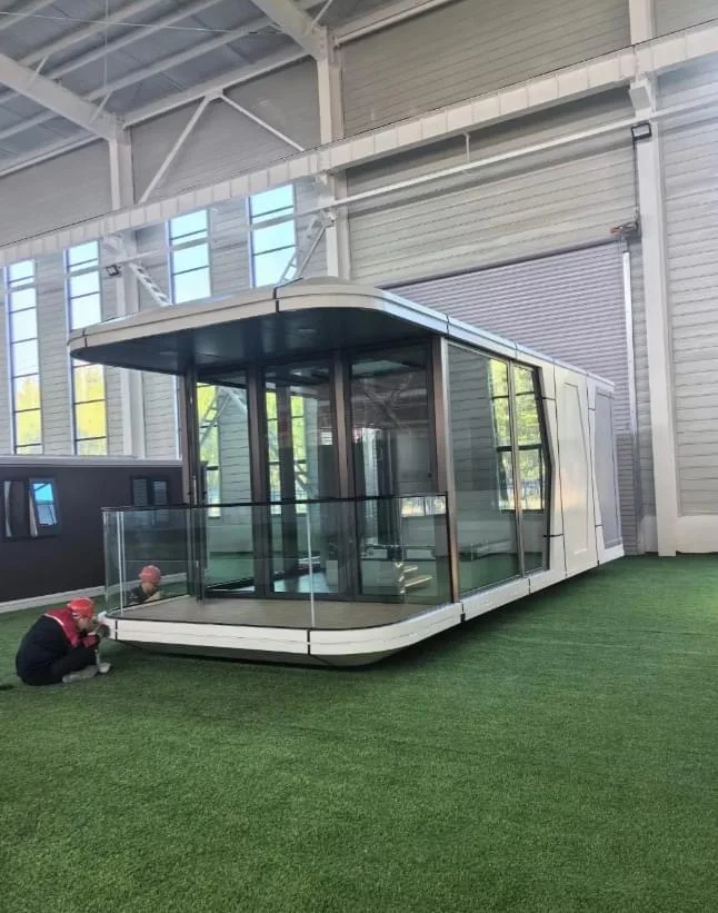 Cheap modern 40 foot prefabricated living soundproof hotel mobile prefabricated space module with kitchen and bathroom