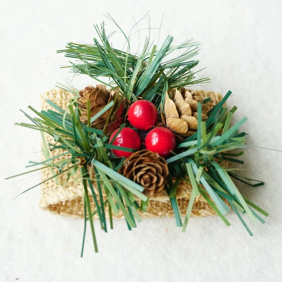 
Handmade Linen Napkin Ring Craft Natural Pinecone And Red Berry For Christmas Dinner Party 
