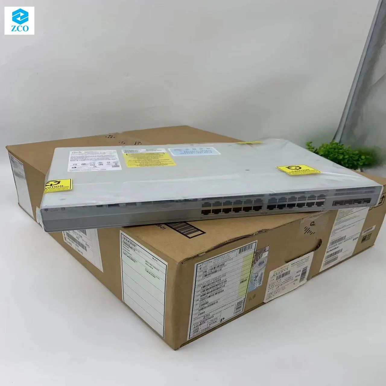 24-port Data 4x10G uplink Network Advantage Switch C9200L-24T-4X-A