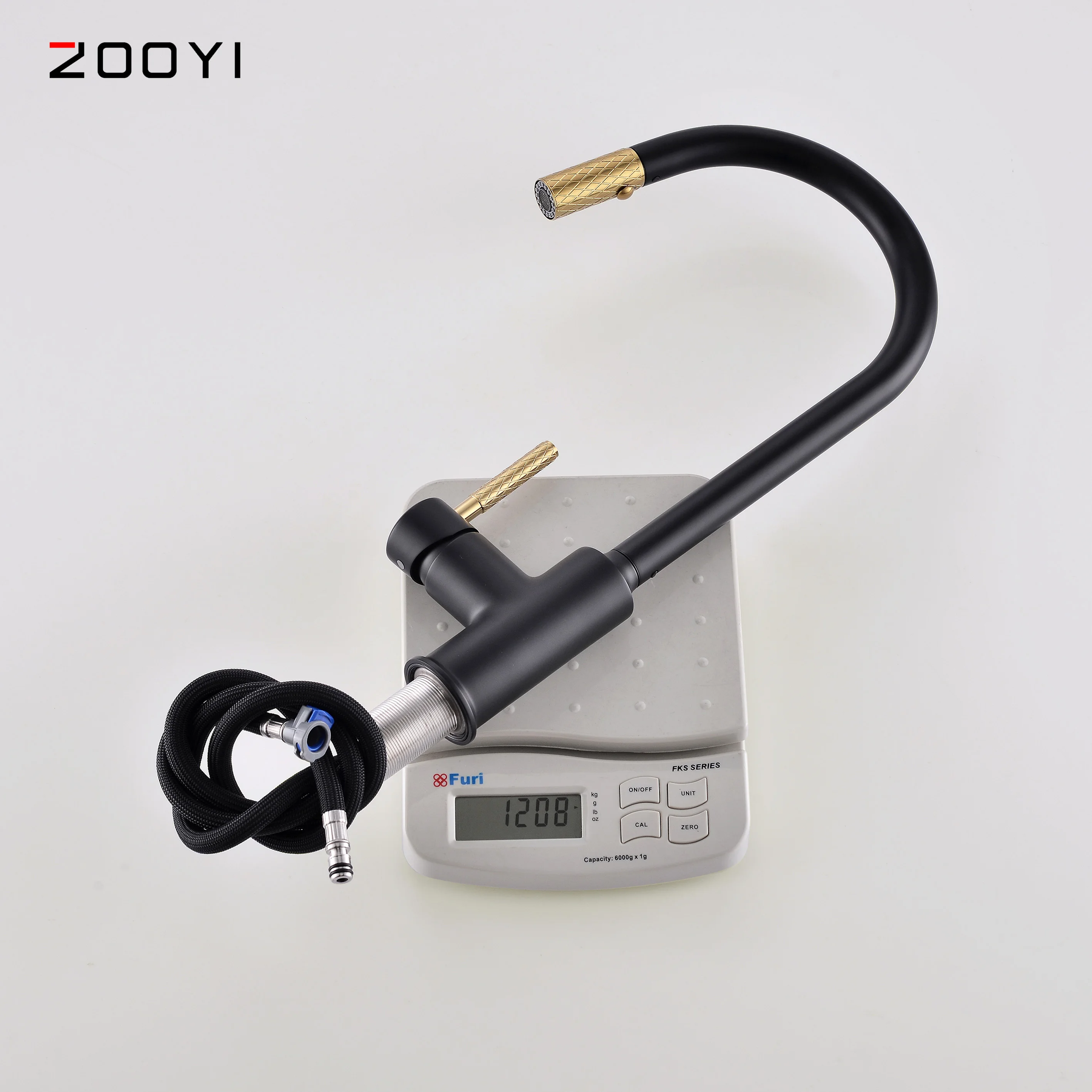 ZOOYI China Factory modern matte black brass kitchen faucet with pull out spray head