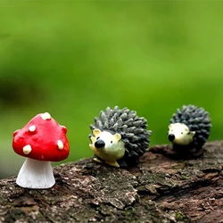 Garden Moss Resin Crafts Artificial Mini Hedgehog Red Dot Mushroom Miniature Ornament Hedgehog Decor Fairy Garden