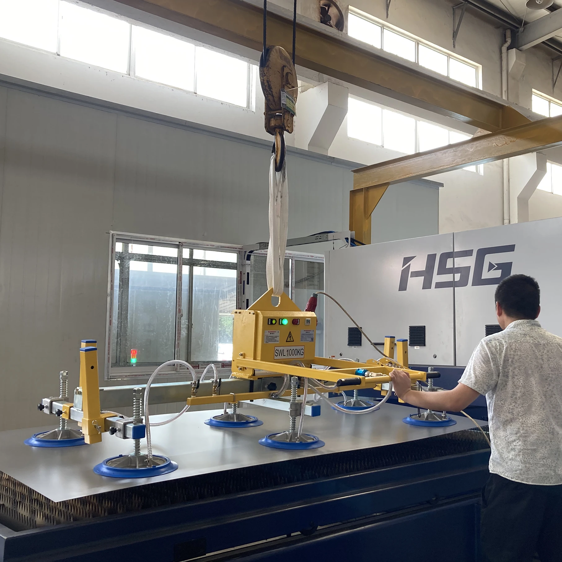 Direct Factory Sale Vacuum Lifter Sheet Metal Large Plate Suction Crane For cnc Laser Cutting Machine