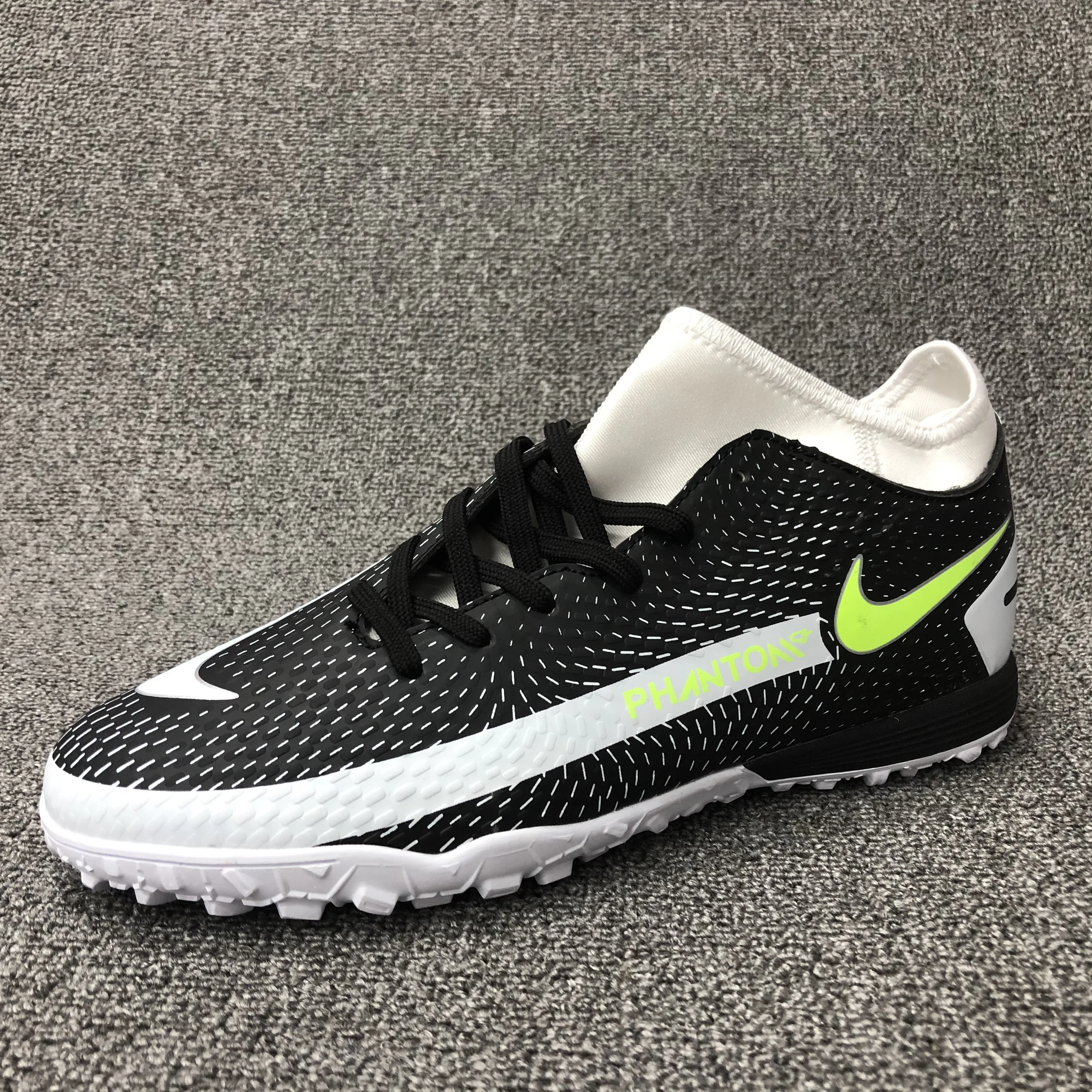 Latest Fashion Branded Factory Men Soccer Indoor & Outdoor Football Shoes Men Football New Soccer Shoes