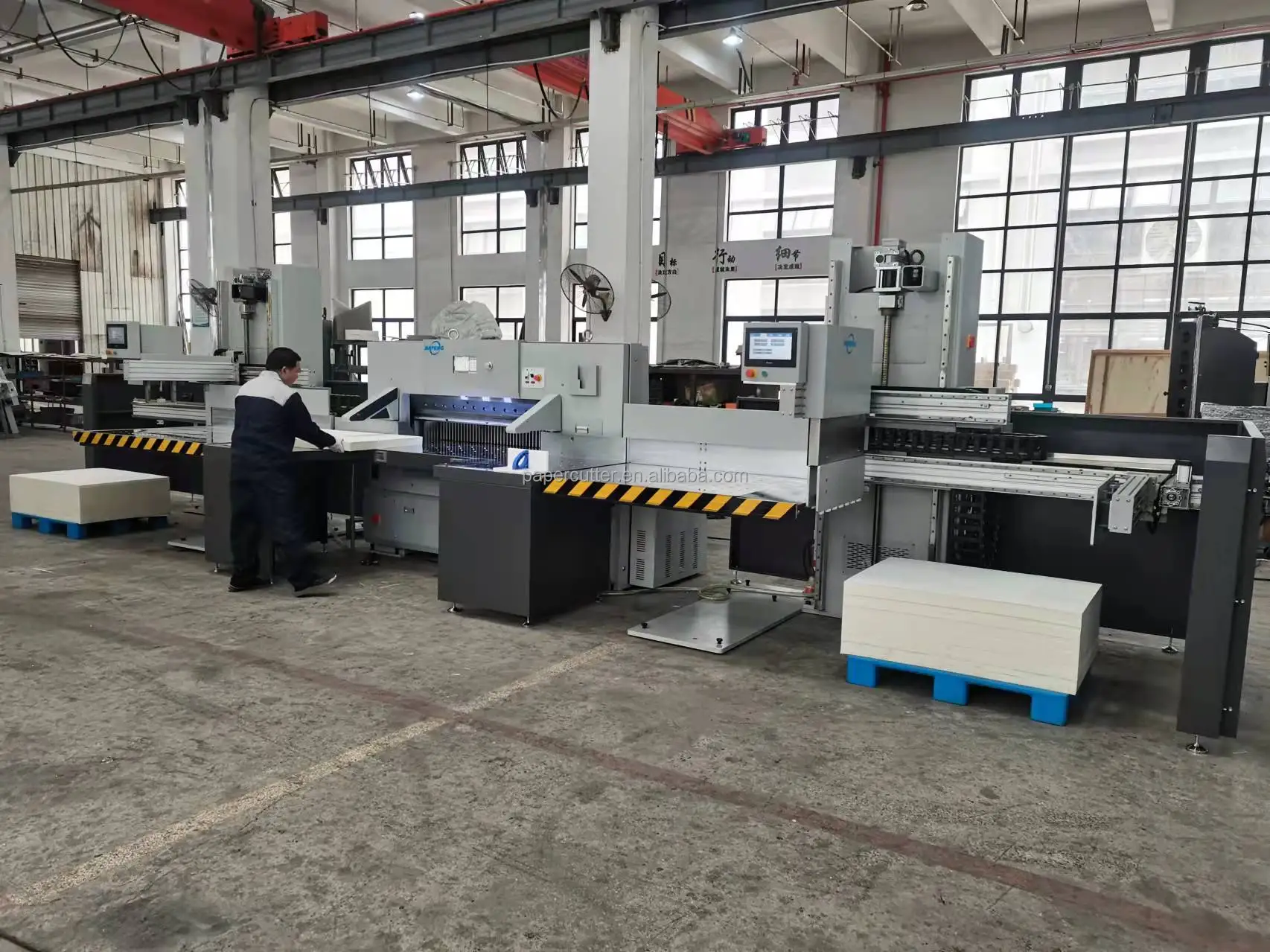 Factory direct sales 1370mm Industrial Big Format Guillotine Hydraulic Paper Cutting Machine paper guillotine