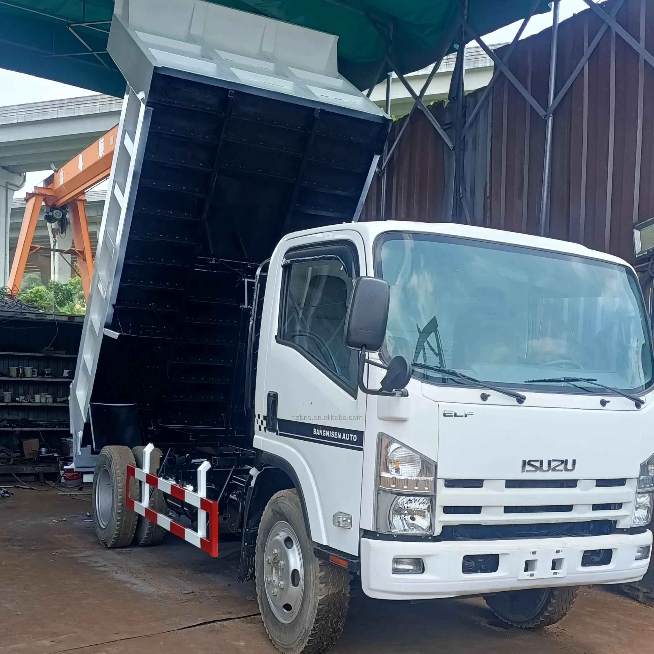 Good Condition Second Hand Tipper Truck ISUZUs 700P ELF 4WD Dump Truck Cargo Tipper Truck Price