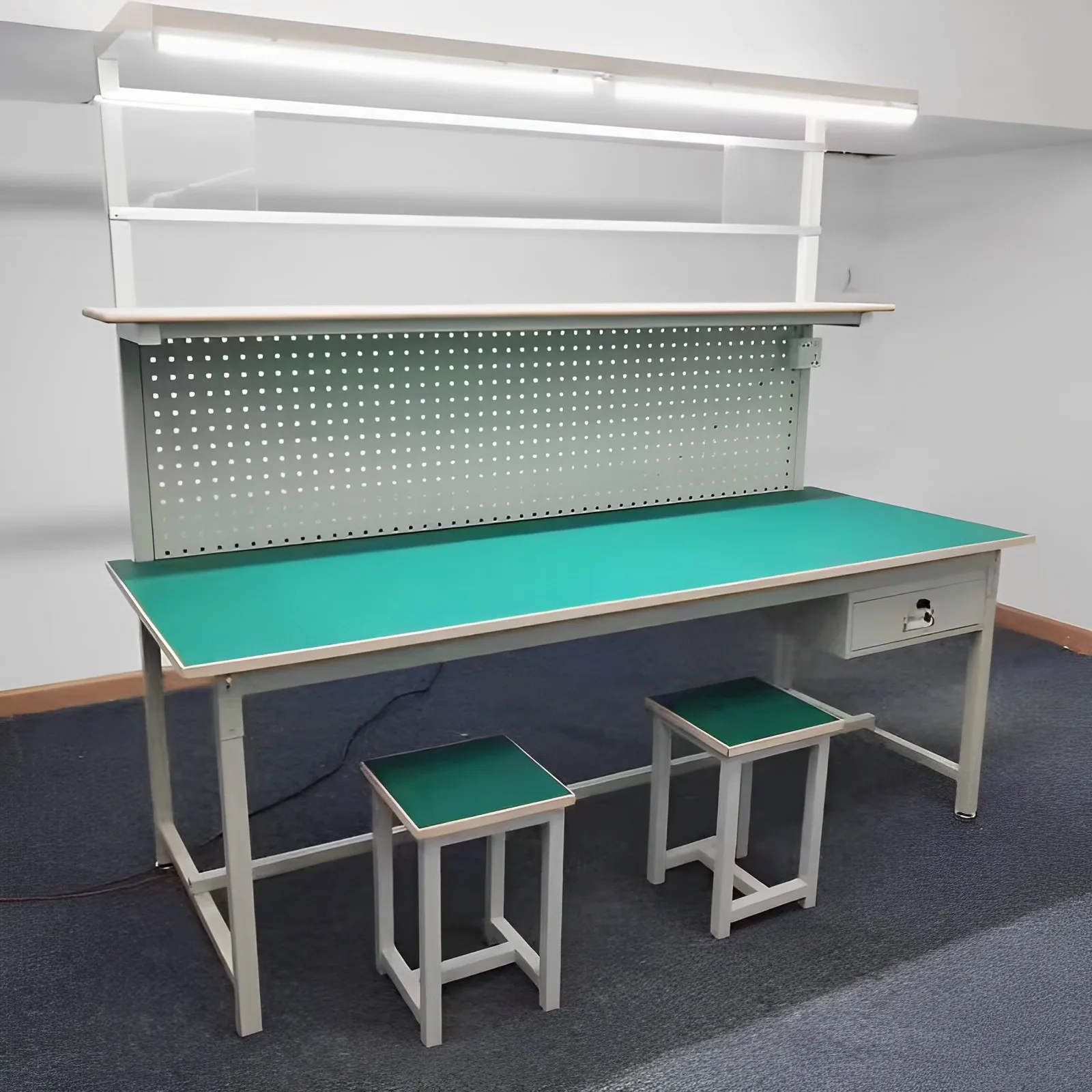 Рабочий стол из нержавеющей стали с выдвижными ящиками