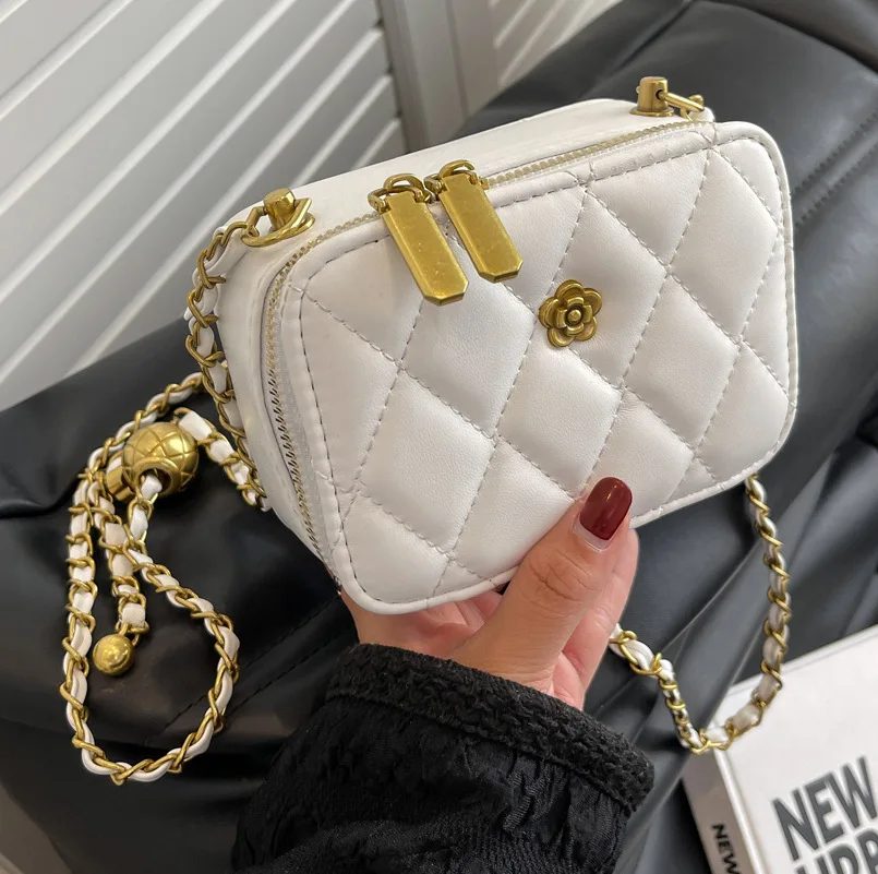 Metal Flower Chain Ladies Handbags Messenger Bag Women Cross Body Bag 2022 New Small Quilted Plaid Design Summer PU Storage Bag