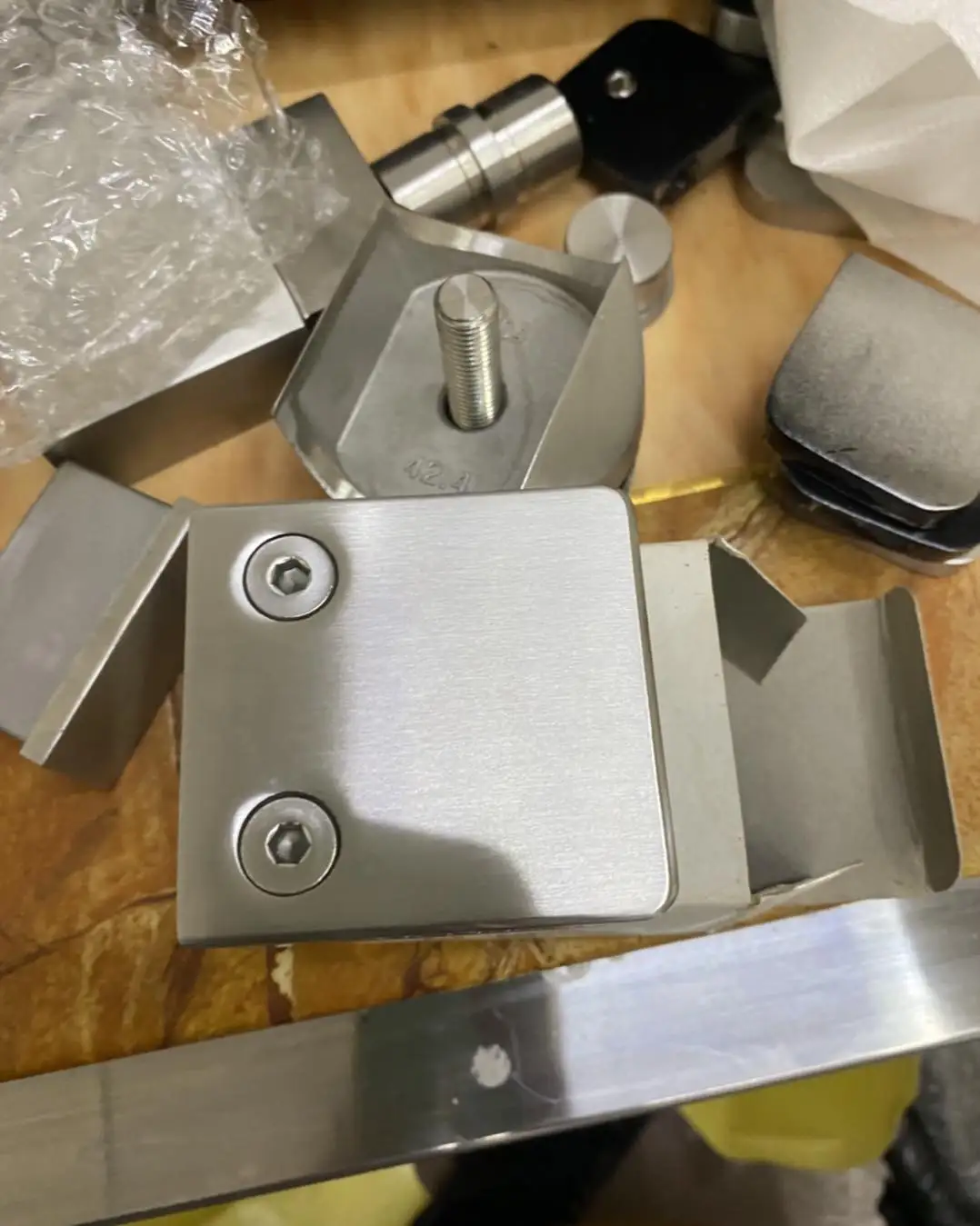 Hot sell good quality casting 316 304 glass handrail bracket glass clamp railing stainless steel glass clamp