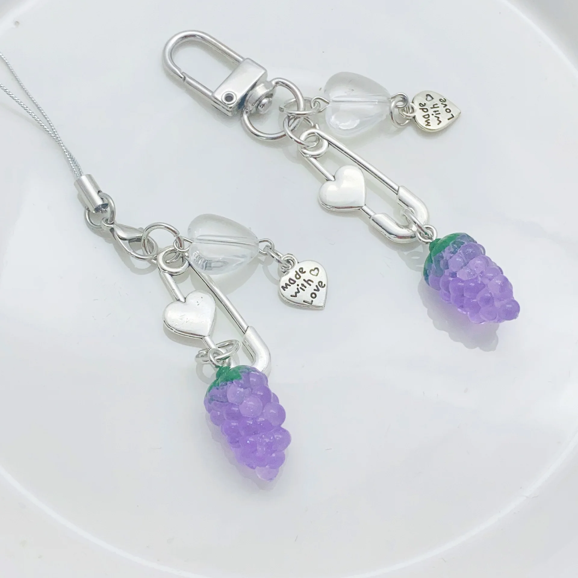 Handmade Grape Keychain 3D Fruit Keychain y2k Metal Pin Keychain Personalized Pendant Bag Charm Designer