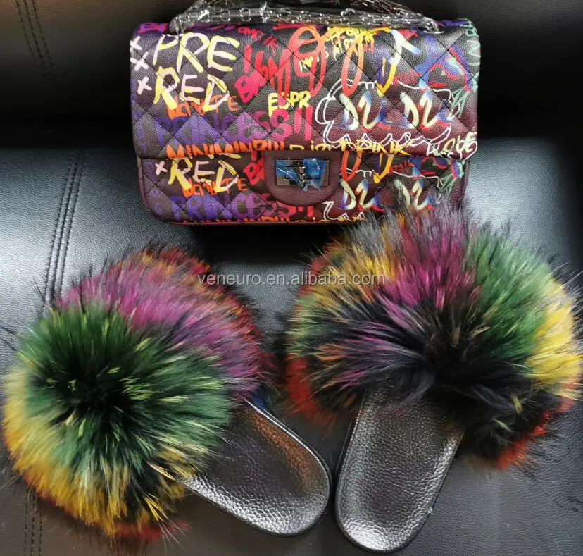 
2021 wholesale women furry slides sandal fur slippers fur sandals with matching graffiti bag purse 