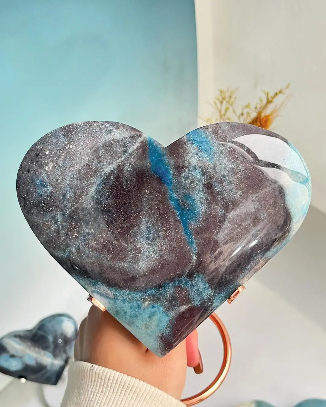 Top Quality Crystal Heart Stones Wholesaler Natural Blue Crystal Crafts Trolleite Heart For Personal Collection