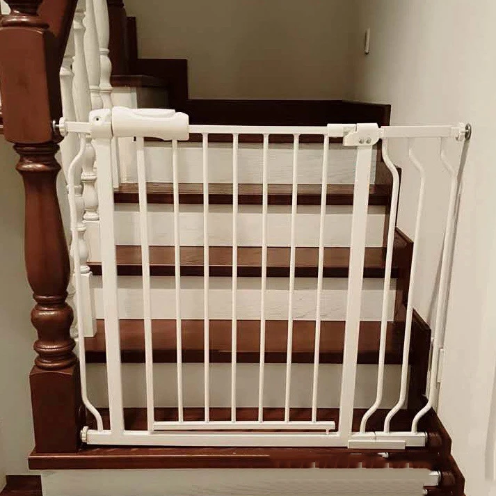 Factory Direct Sale Baby Safety Door Adjustable Pet Child Gate Baby Fence Gate Pet Guardrail Safety Stairs Door