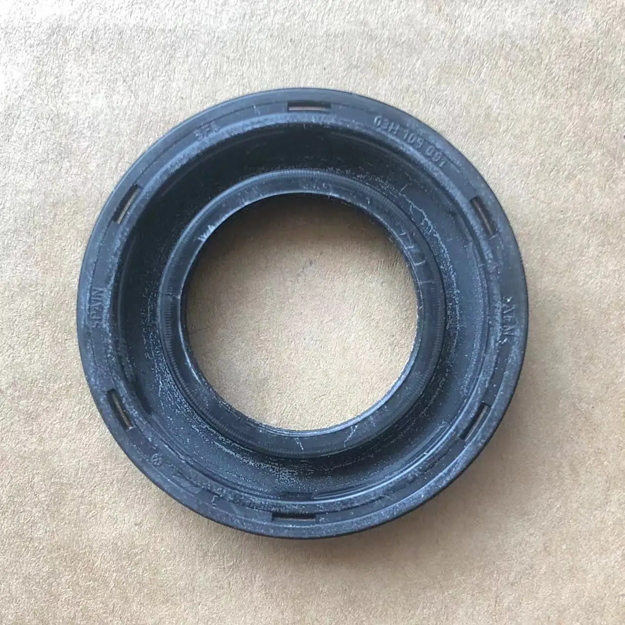 High Quality Audi Volkswagen Original Cylinder Head and Camshaft Oil Seals for Wholesale Engine Parts
