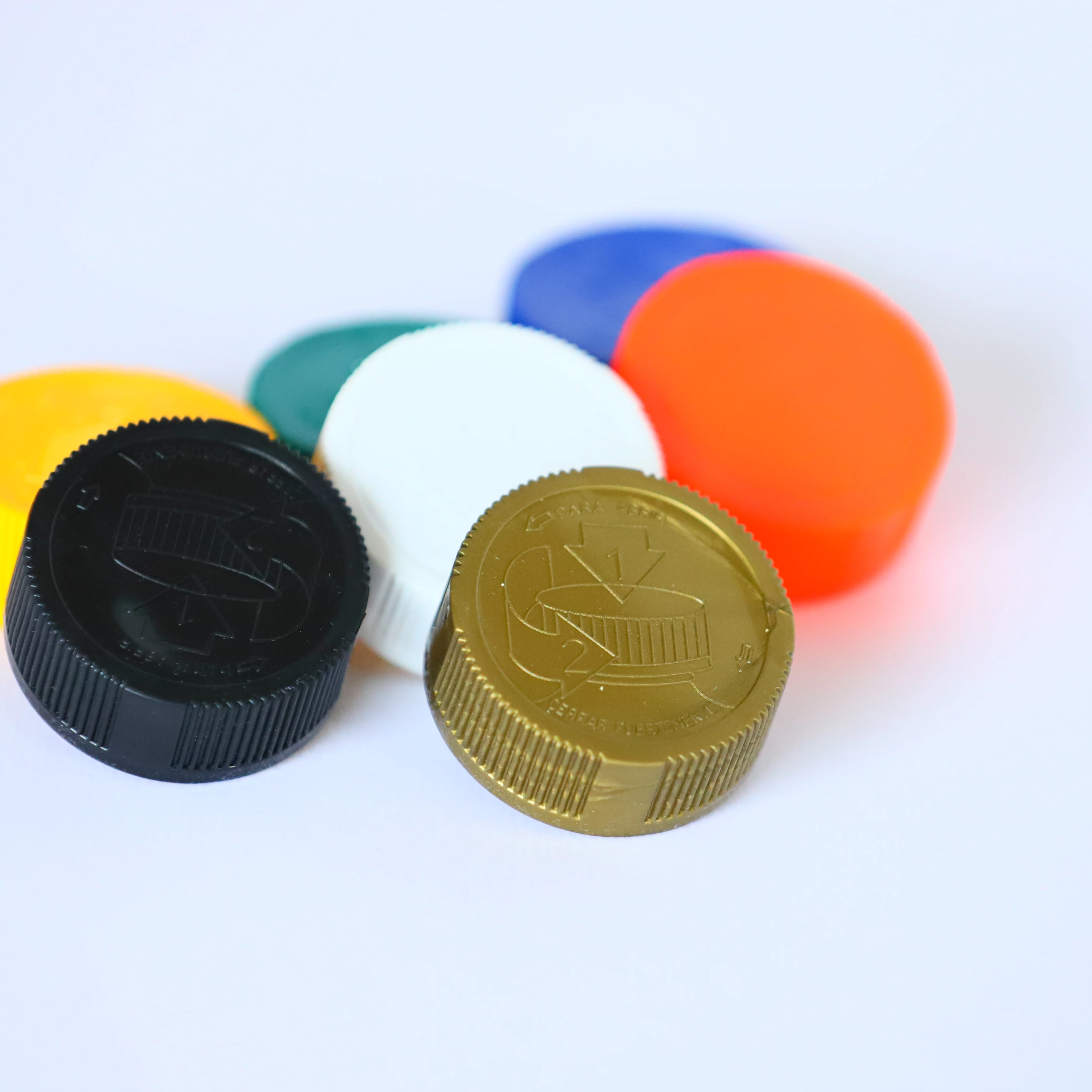 Factory Price 1 Liter Plastic Bottles 30g 32g Water Bottles Containers Tube 38mm 3 Start PET Plastic Bottle Preform With Lids