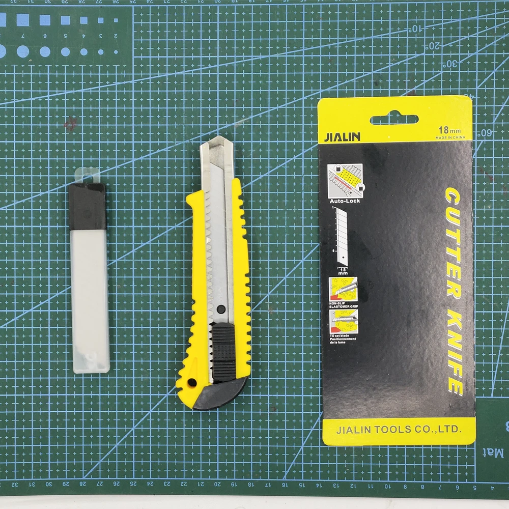18mm plastic paper cutting knife, auto lock snap-off utility knife
