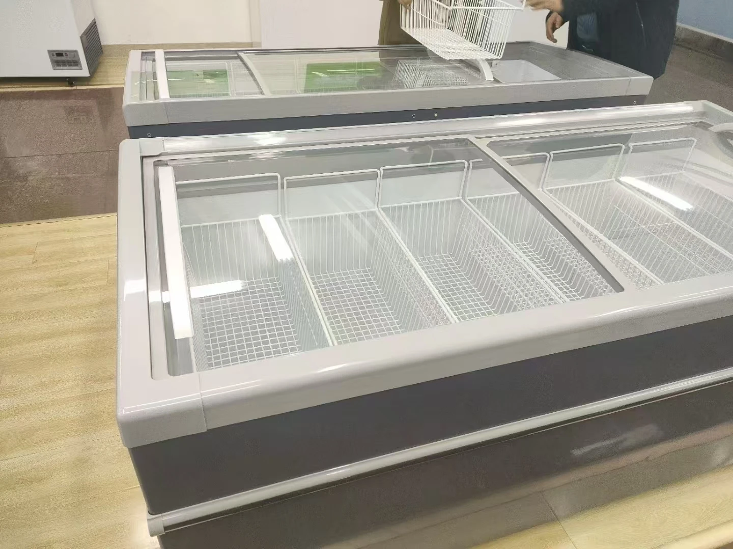 Supermarket -18℃ Single-Temperature Super Freezer with Sliding Glass Door Display Elegant Chest Freezer Refrigerator