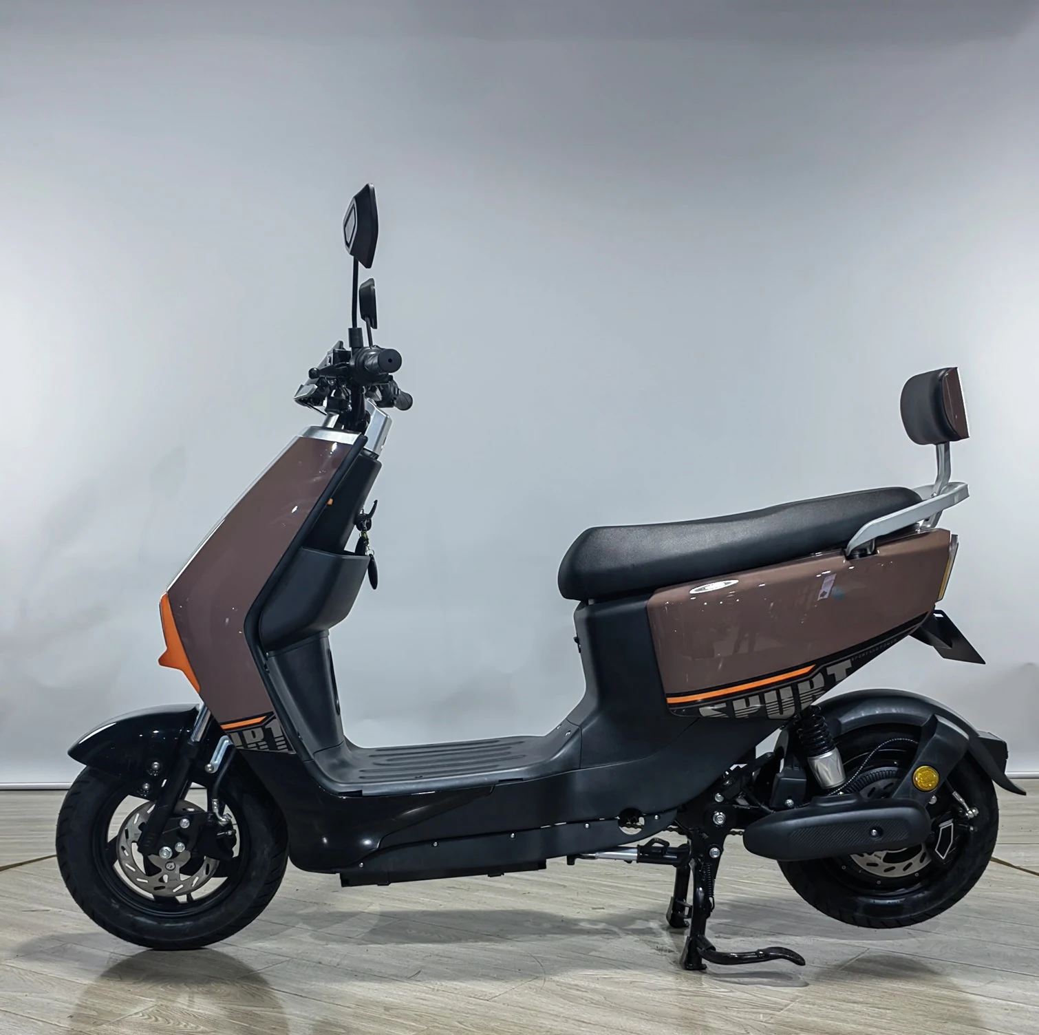 WX-B02-1 650W brushless DC motor 48/60/72V Lead Acid Battery 45km/h 45- 60km range 3.0-10 vacuum tire Adult electric motorcycle