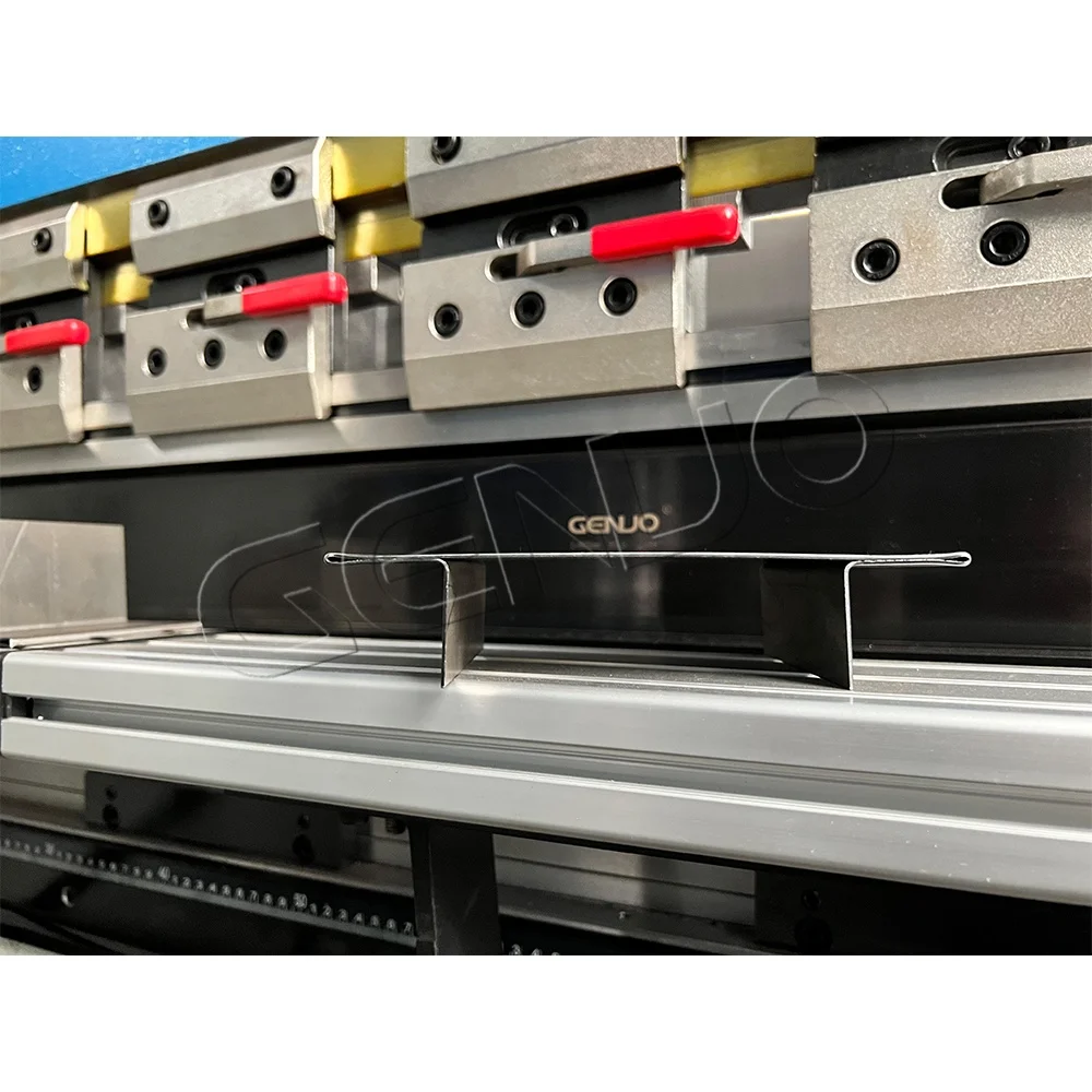 High configuration automatic sheet metal bending machine 4+1 Axis CNC metal bending machine with DELEM controller