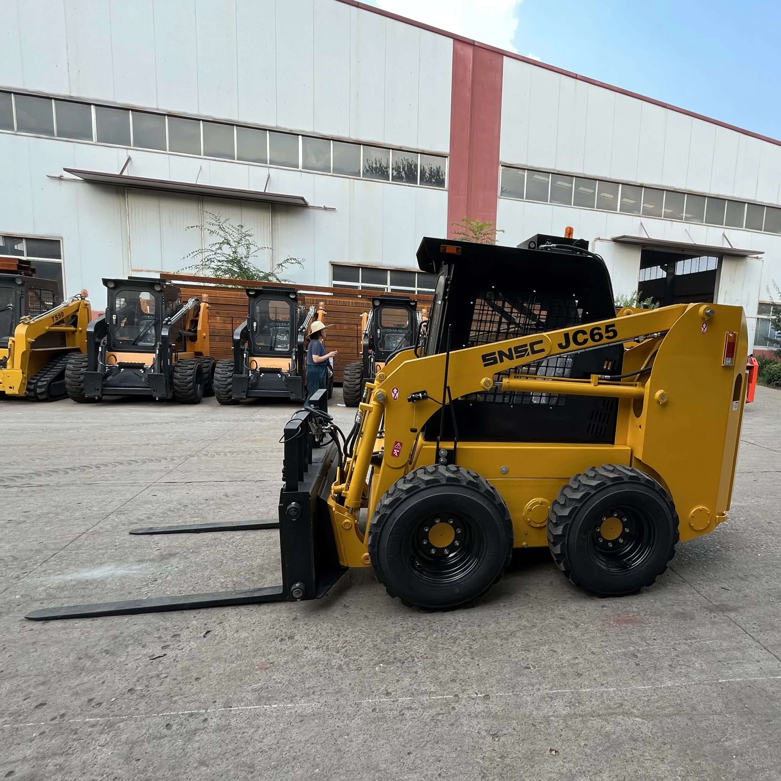 SNSC компактный колесный погрузчик с скользящим поворотом с двигателем EPA и Euro V