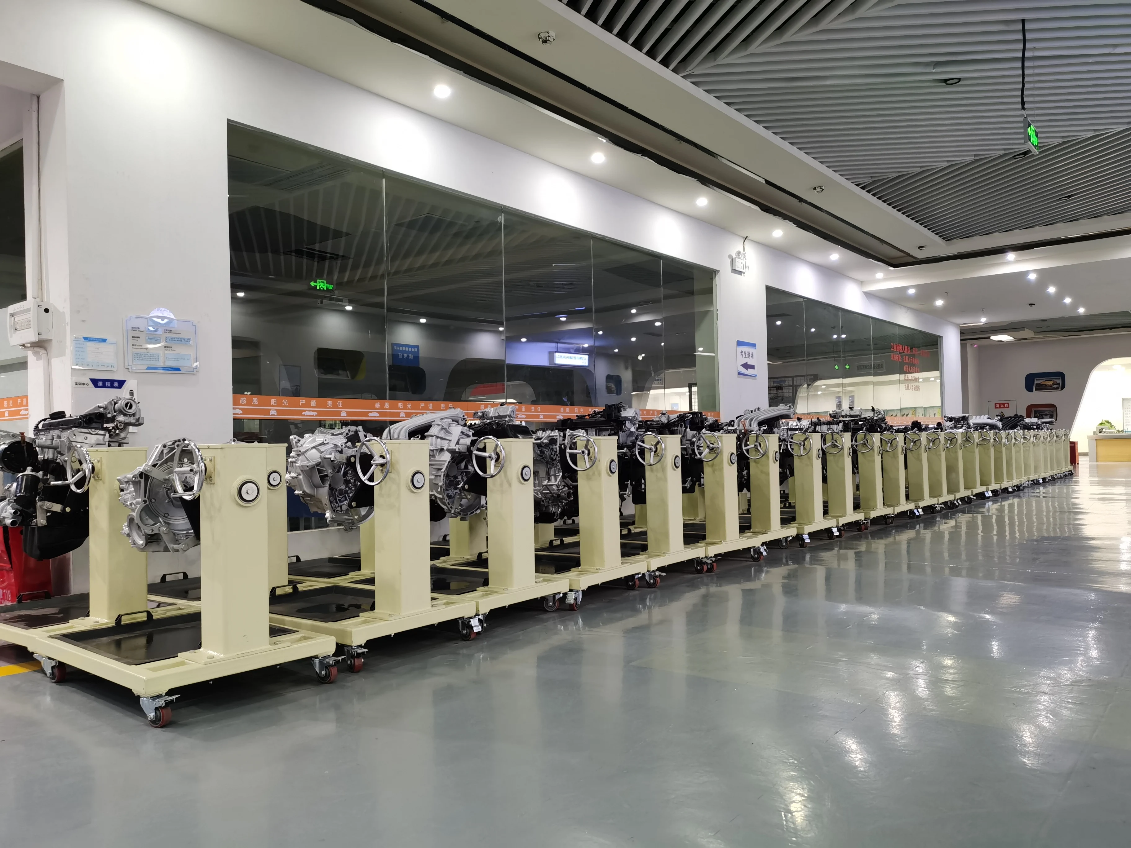 Educational Automotive Trainer Automotive Electrical Training Simulators Automotive Teaching and Training Equipment