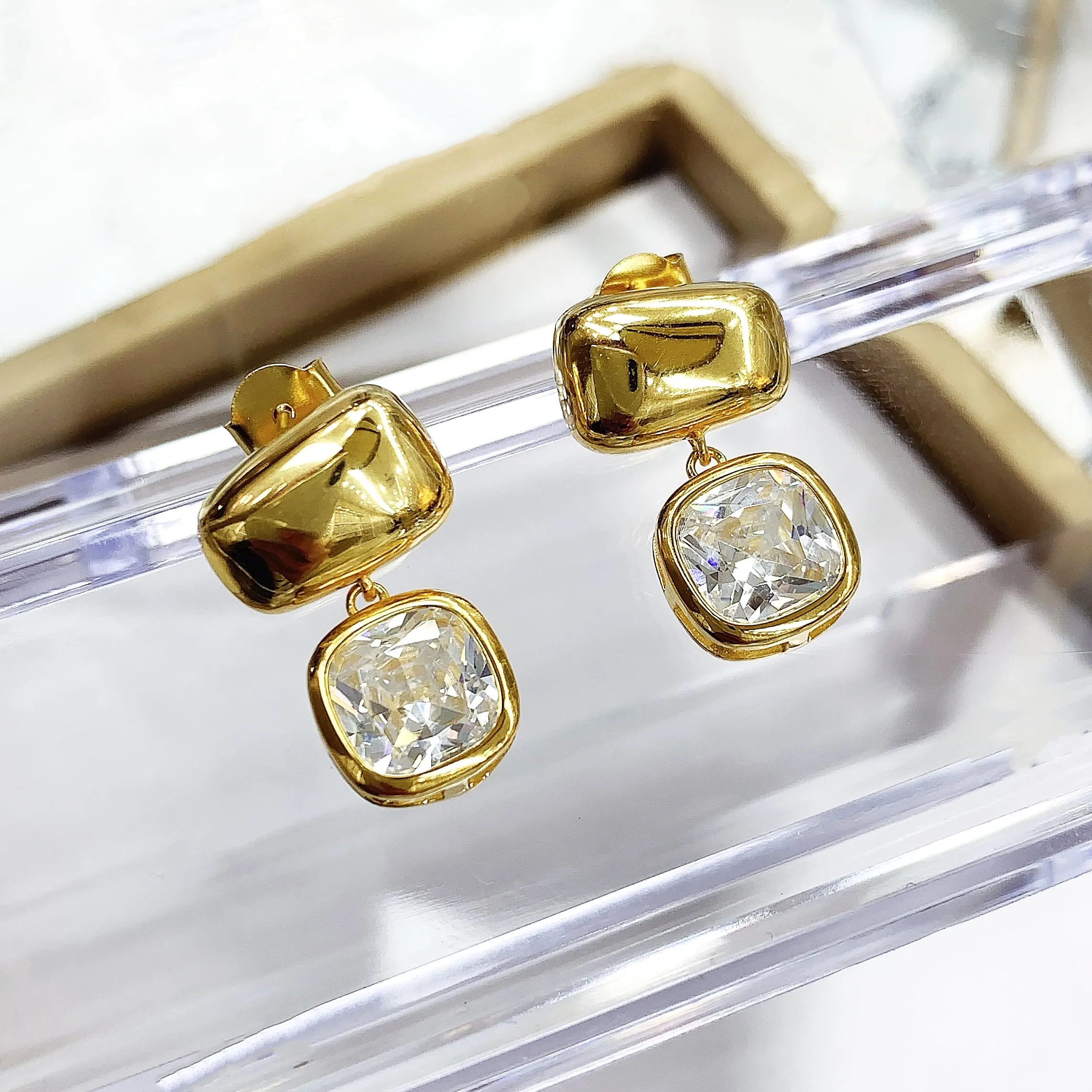 Luxury Design Classic Geometric White Crystal Drop Earrings Square Zircon Earrings for Women Girl Party Jewelry Accessories