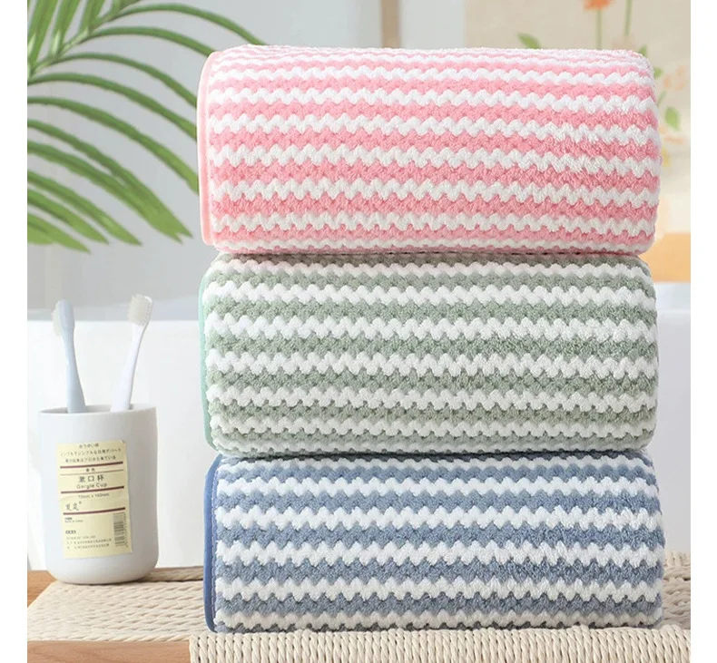 Wholesale Large Adult Coral Fleece Towel Quick Drying Absorbent Skin Friendly Pineapple Grid Cotton Soft Microfiber for Hotels