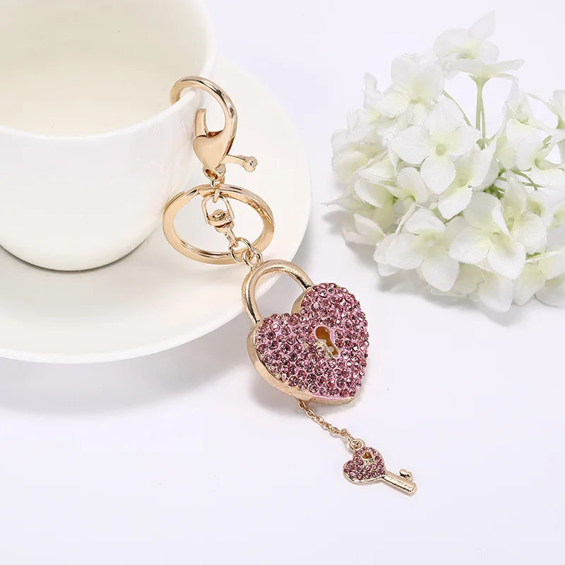 Trendy New Love Shaped Keychain Pendant Exquisite Rhinestone Heart Lock Keychain Bag Hanging Accessories Keyring Jewelry Gifts