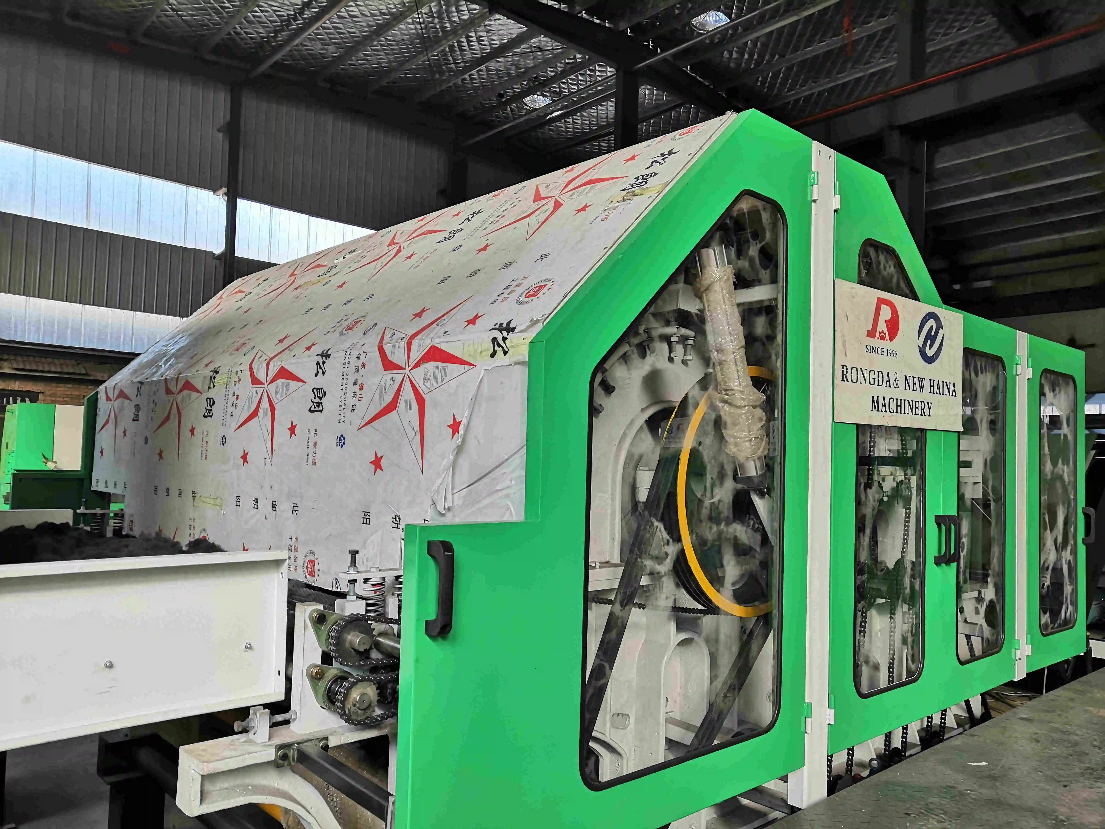 Non-woven fabric production machine Polyester fiber is evenly carded into a web to make a felt carding machine