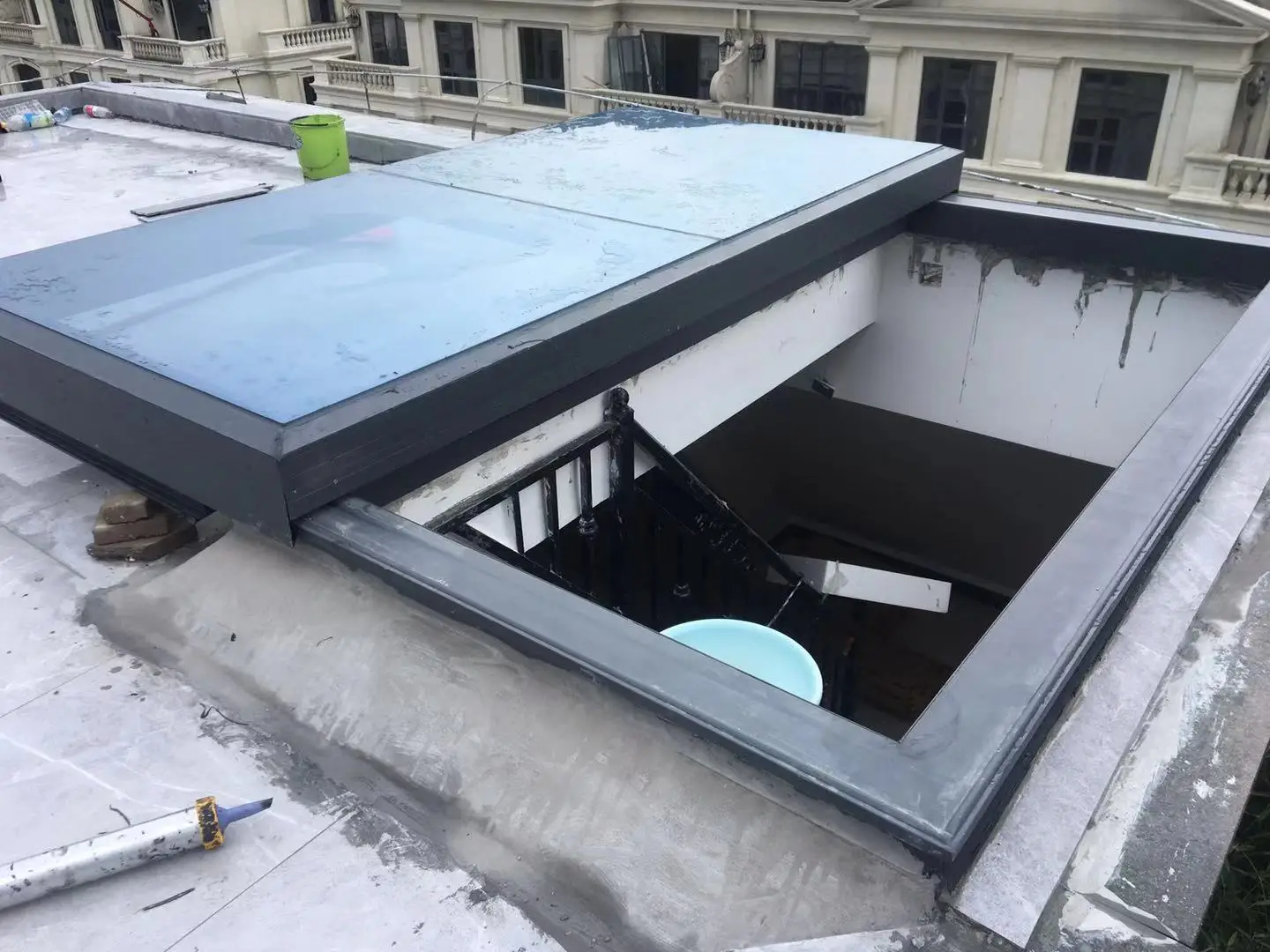 New product new electric translation sliding skyview roof window skylights roof top windows