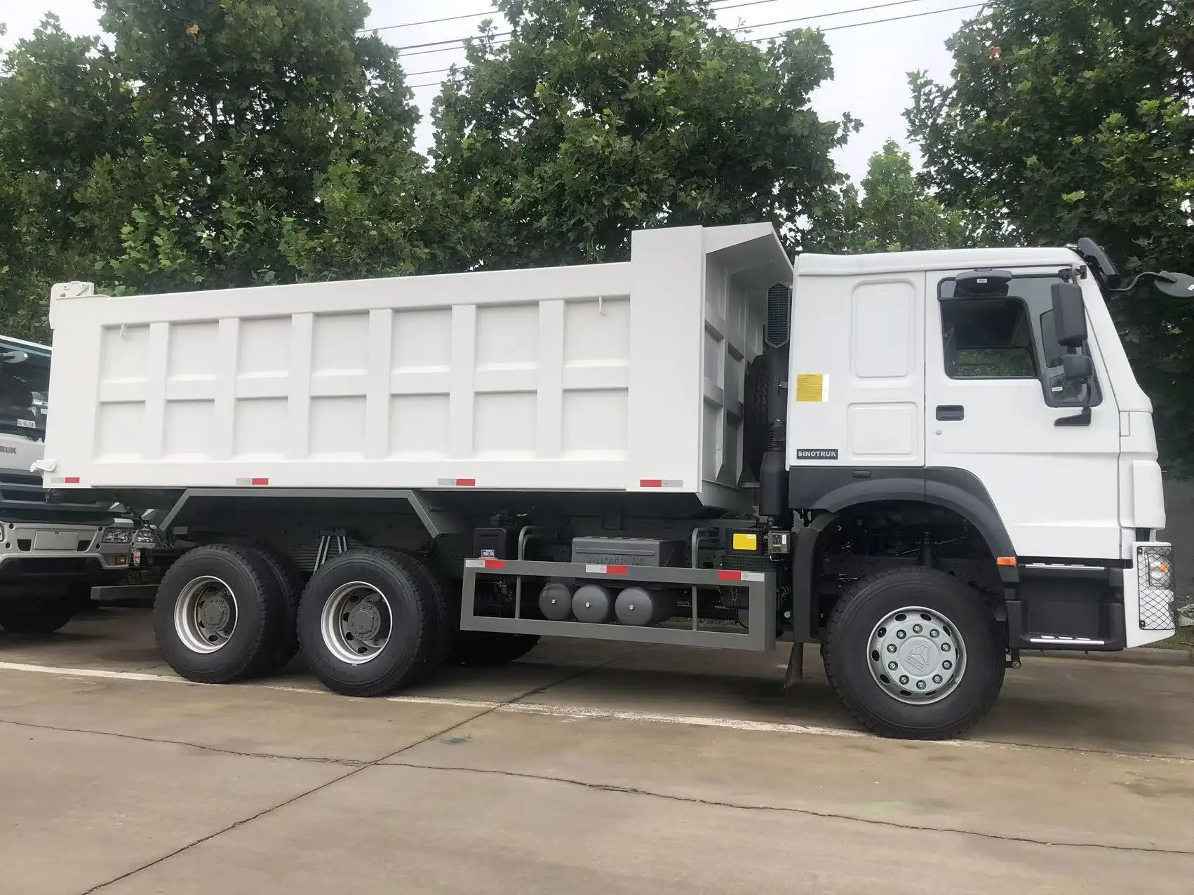 2024 Best Selling Shacman F2000 Dump Truck 8x4 Good Quality Tipper Trucks Camera 12 Top Brand Automatic Heavy Truck Manual Left