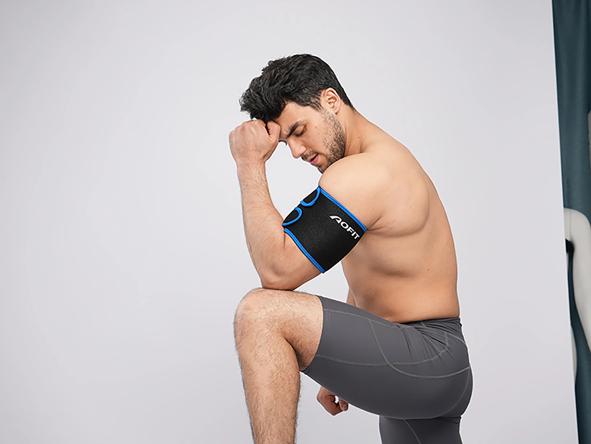 High Quality Black And Blue Adjustable Compression Elbow Sleeve Anti slip Arm Protection Weightlifting Brace Support Unisex