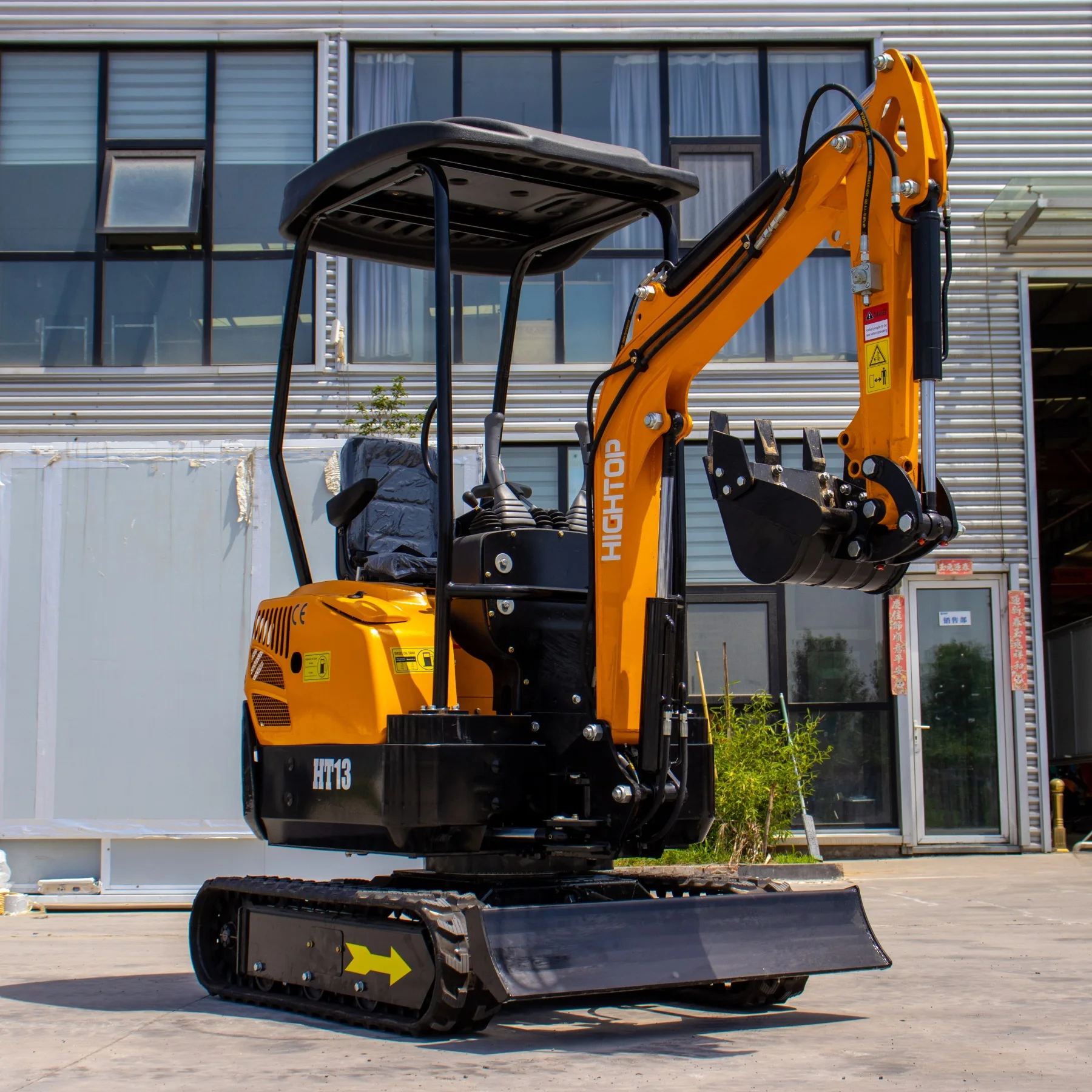 Hightop 1300kgs Mini Excavator Ht13 Small Garden Excavator With Ce Iso Epa Certificate