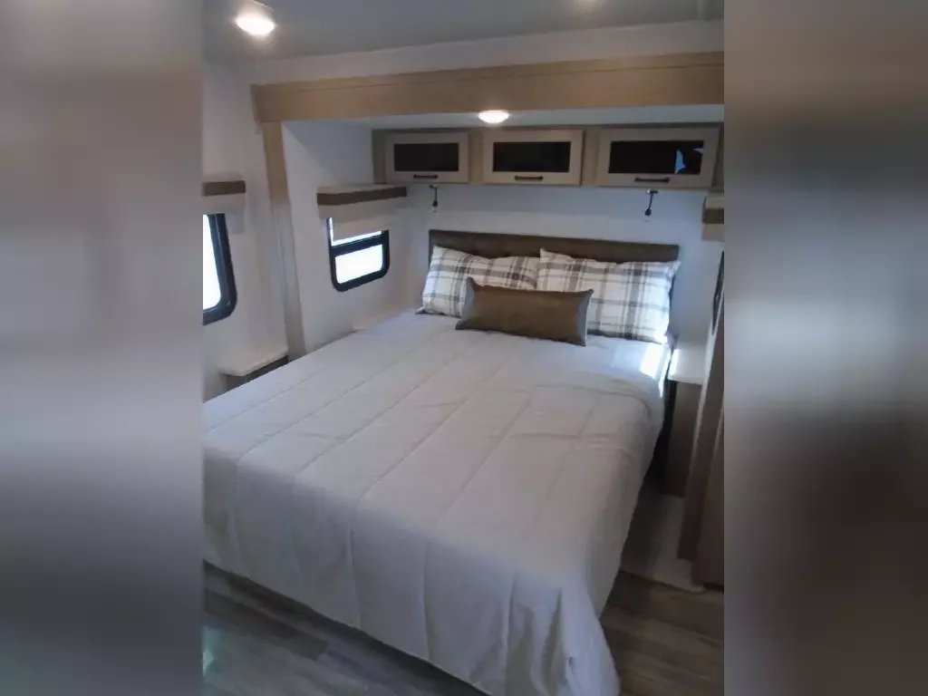 2024-2020 лесной речной туристический ПРИЦЕП RV Rockwood Ultra Lite 2608BS