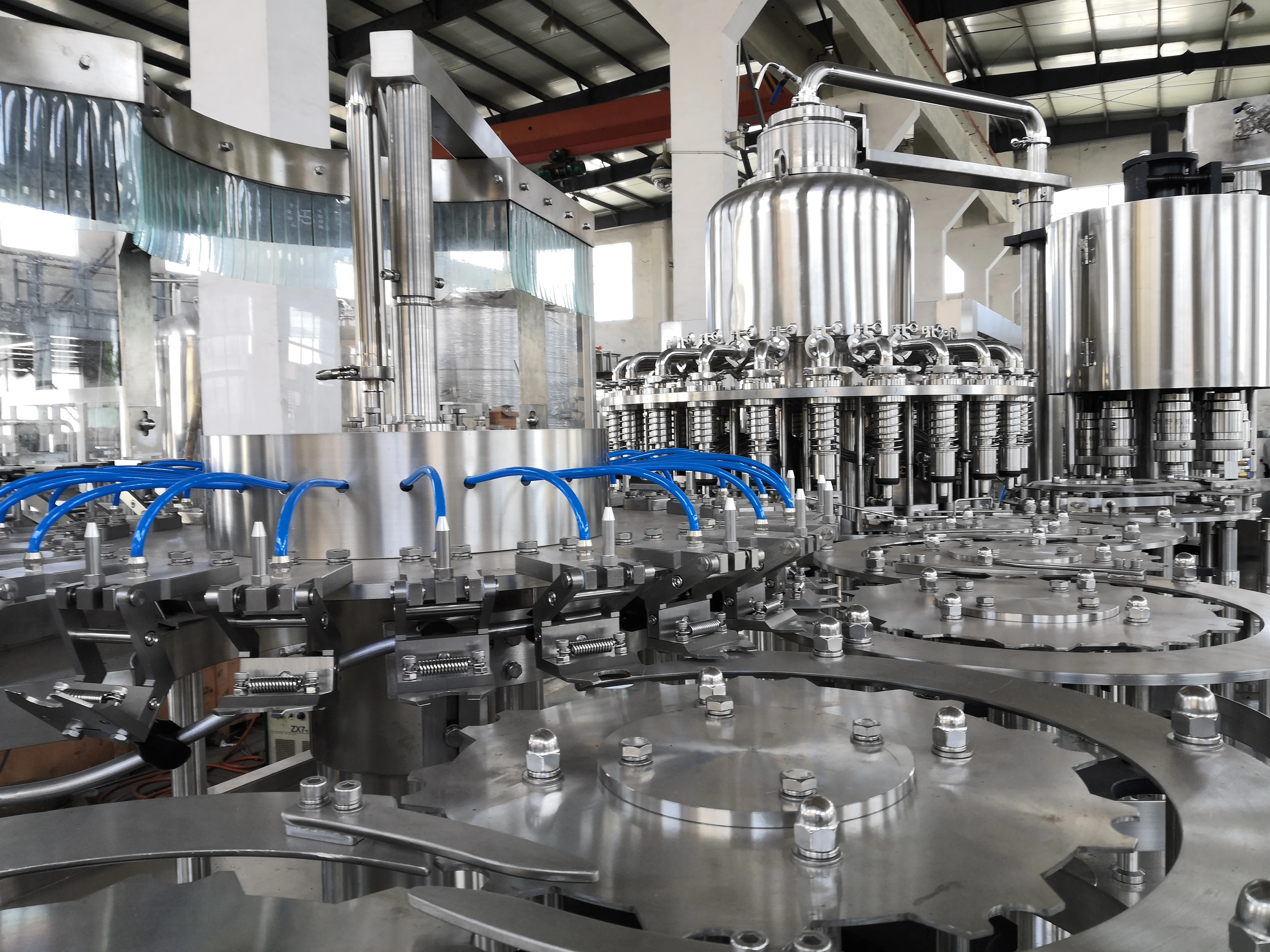 Заводская линия по производству соков машина для наполнения газированных напитков и упаковки