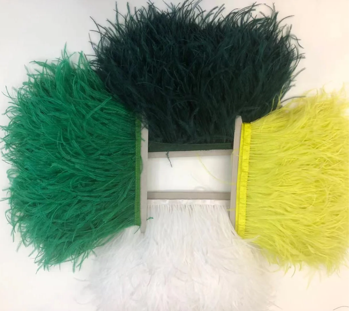 OEM hot sale ostrich feather trimming clothes accessories ostrich feathers for sale (1600348353466)