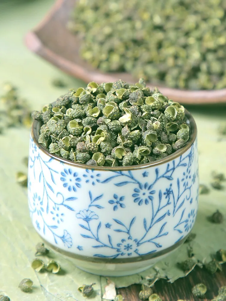 Premium fresh dried chilies seasoned green Sichuan pepper