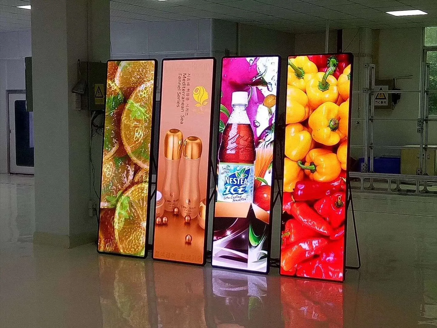 Store specific LED P2.5 advertising screen poster screen ultra-thin asynchronous control